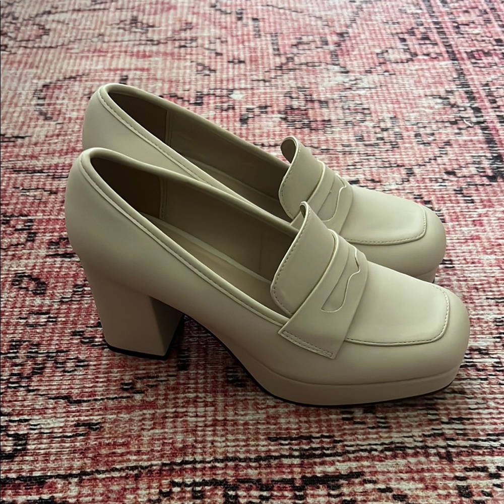 Elegant Cream Women's Loafers